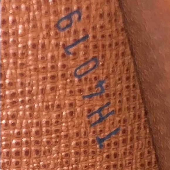 Louis Vuitton portfolio - Picture 5 of 8